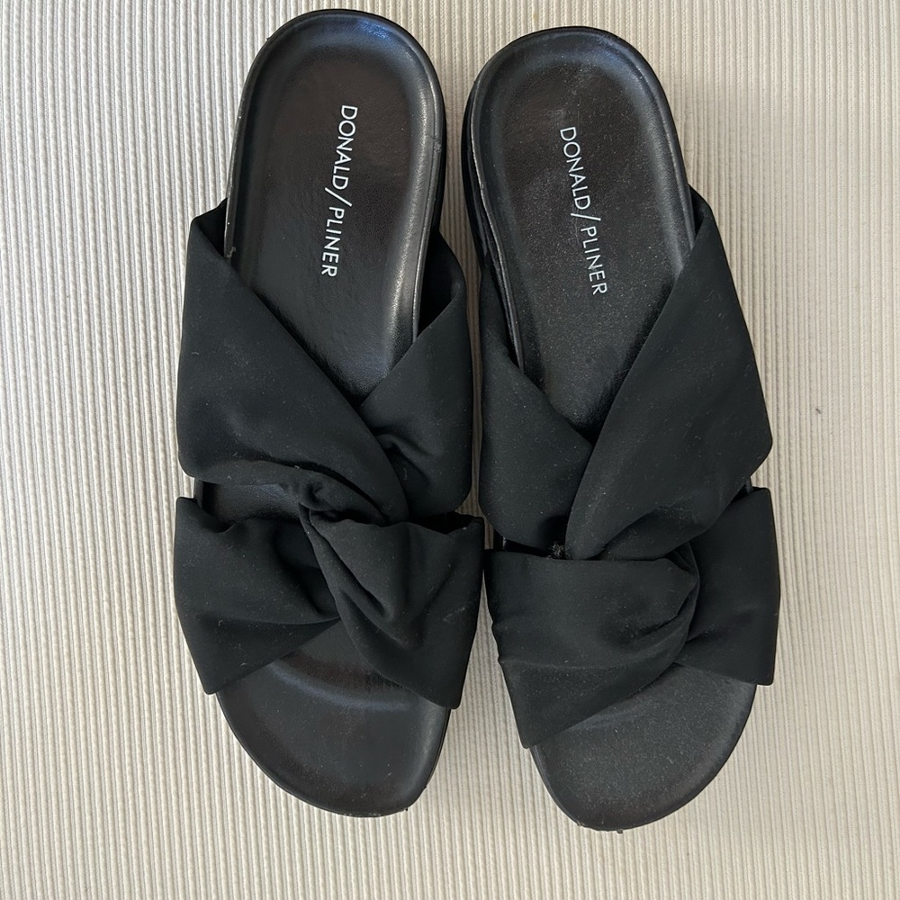 Donald J. Pliner Black Knotted Mules
